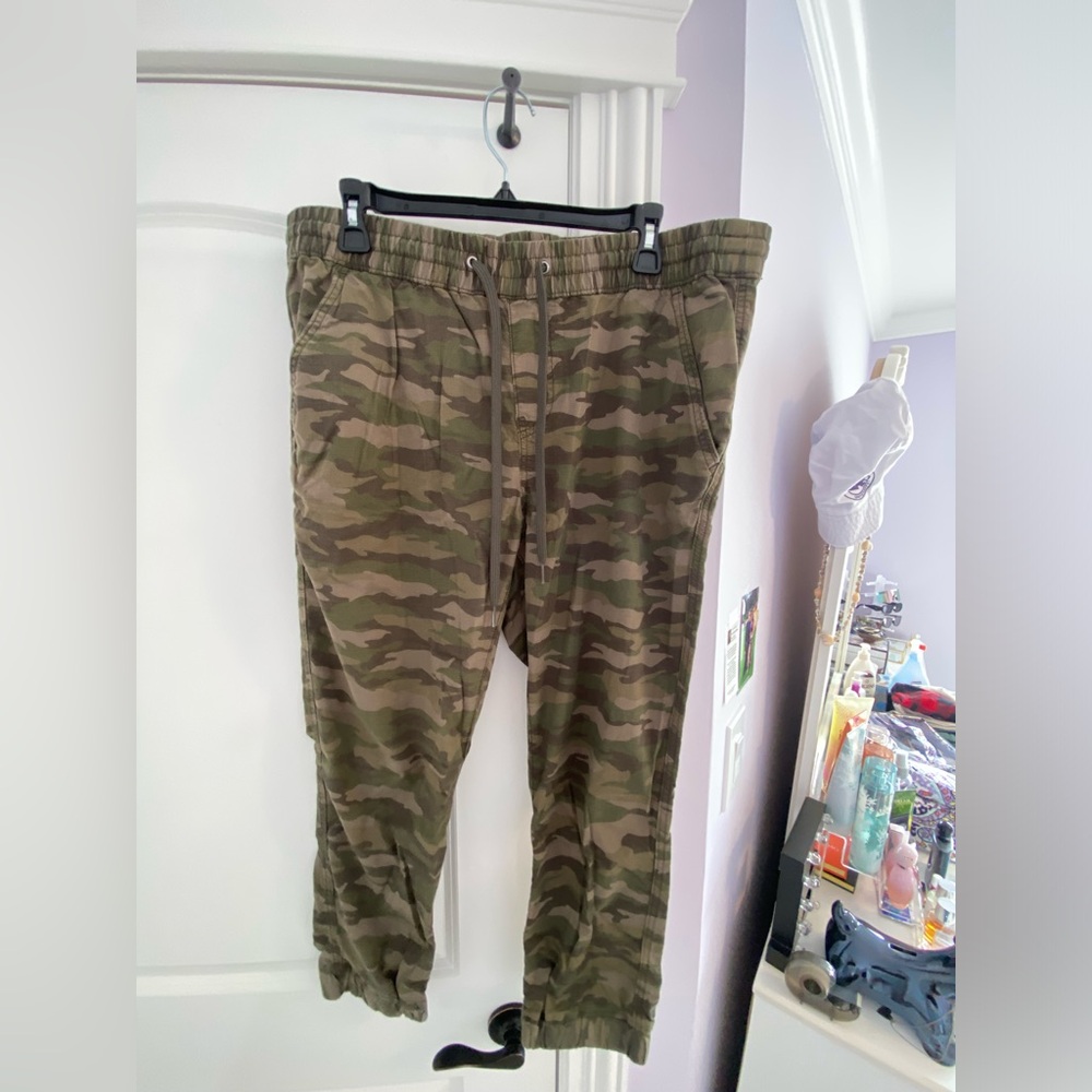 Levi Camo Joggers